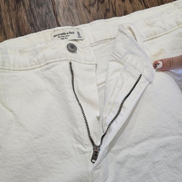 Abercrombie & Fitch Women’s The Mom Shorts Size 35/20 High Rise White Denim - Picture 2 of 7
